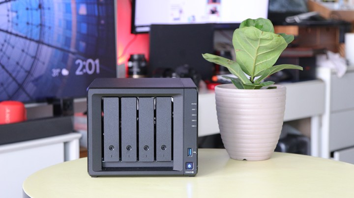 Thiết bị lưu trữ NAS Synology DS920+