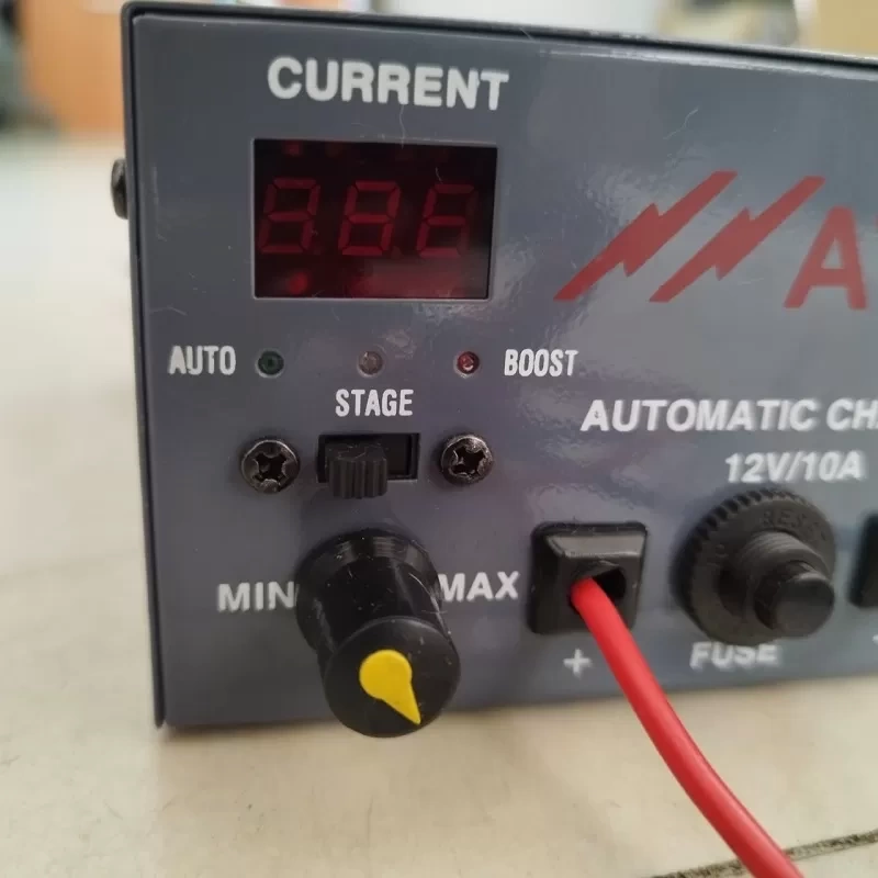 Máy sạc bình ắc quy tự động 12V/10A